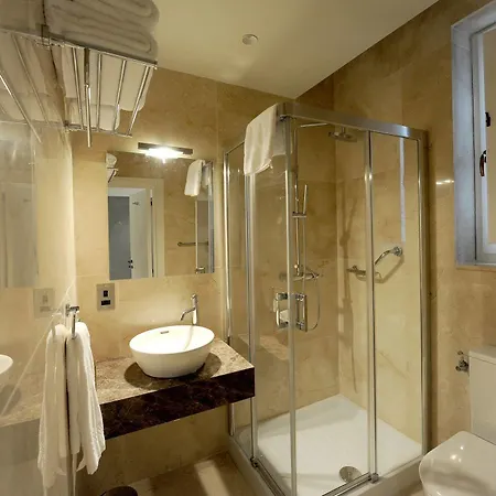 The Manoel 3*